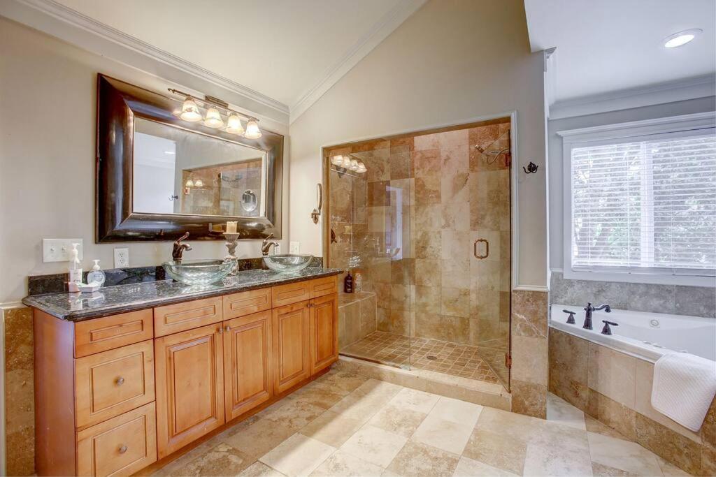 Sleeps16, Spacious Home, Close To Downtown, Beltline, And Walk To Restaurants, 75" Tv, 2 Person Jacuzzi, Ping Pong Atlanta Dış mekan fotoğraf