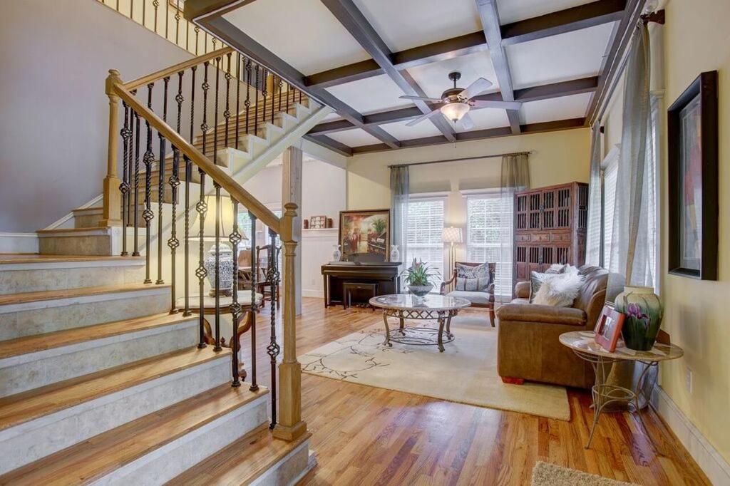 Sleeps16, Spacious Home, Close To Downtown, Beltline, And Walk To Restaurants, 75" Tv, 2 Person Jacuzzi, Ping Pong Atlanta Dış mekan fotoğraf